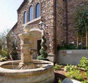 885 Woodside Exterior